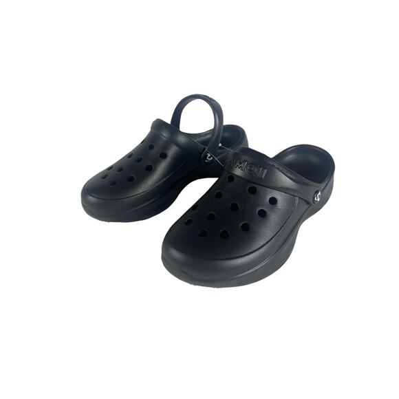 Amoji Unisex Black slip-on clogs size 9 - Picture 1 of 4